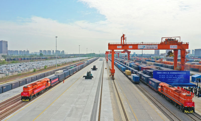 Контейнерный козловой кран на рельсовом ходу